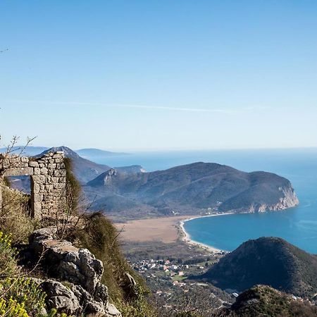 Holiday Home Marija Budva Bagian luar foto